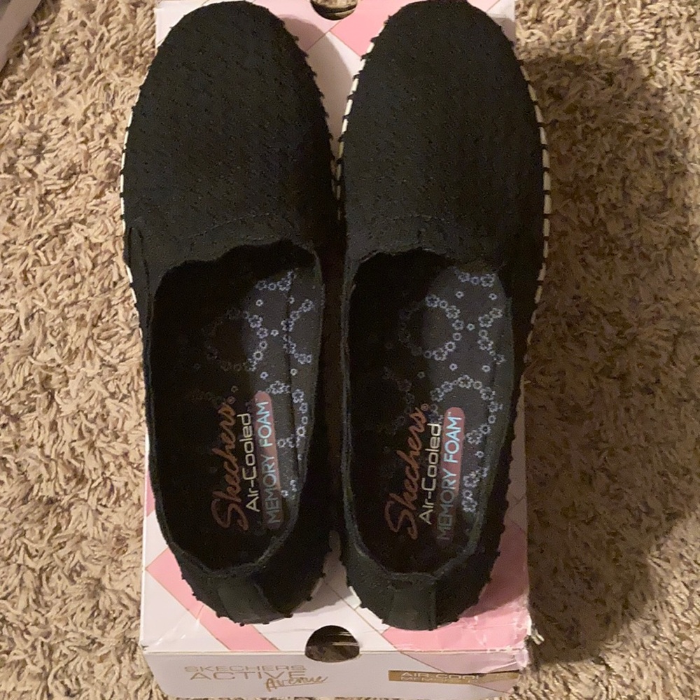 Sketchers active Avenue shoes